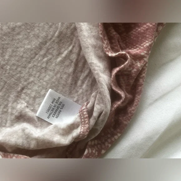 Mudd pink snakeprint top 🛍️ 4/$15 Bundle and Save 📦 - Picture 2 of 5